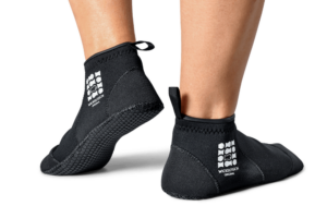 Schwarze Neopren Schwimmsocken von Wickelfisch